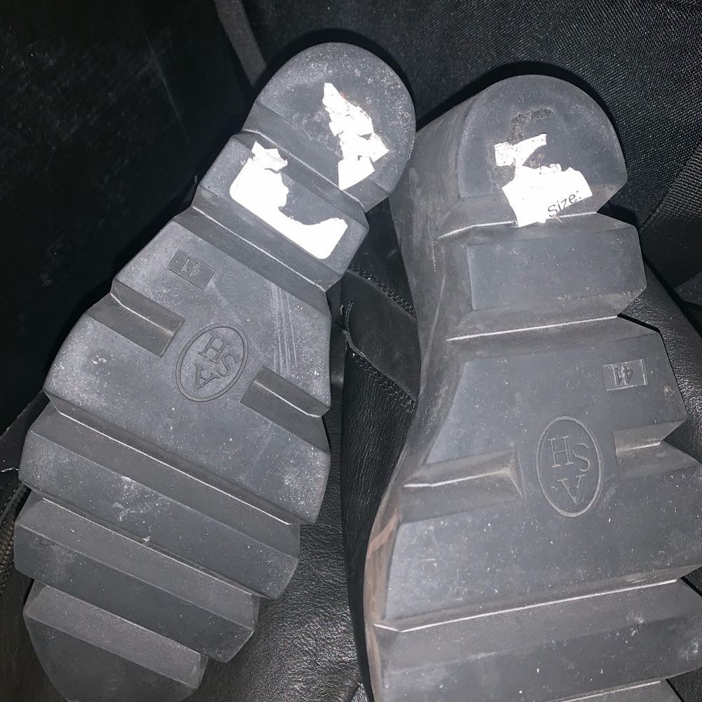 Boots - Picture 3 of 4